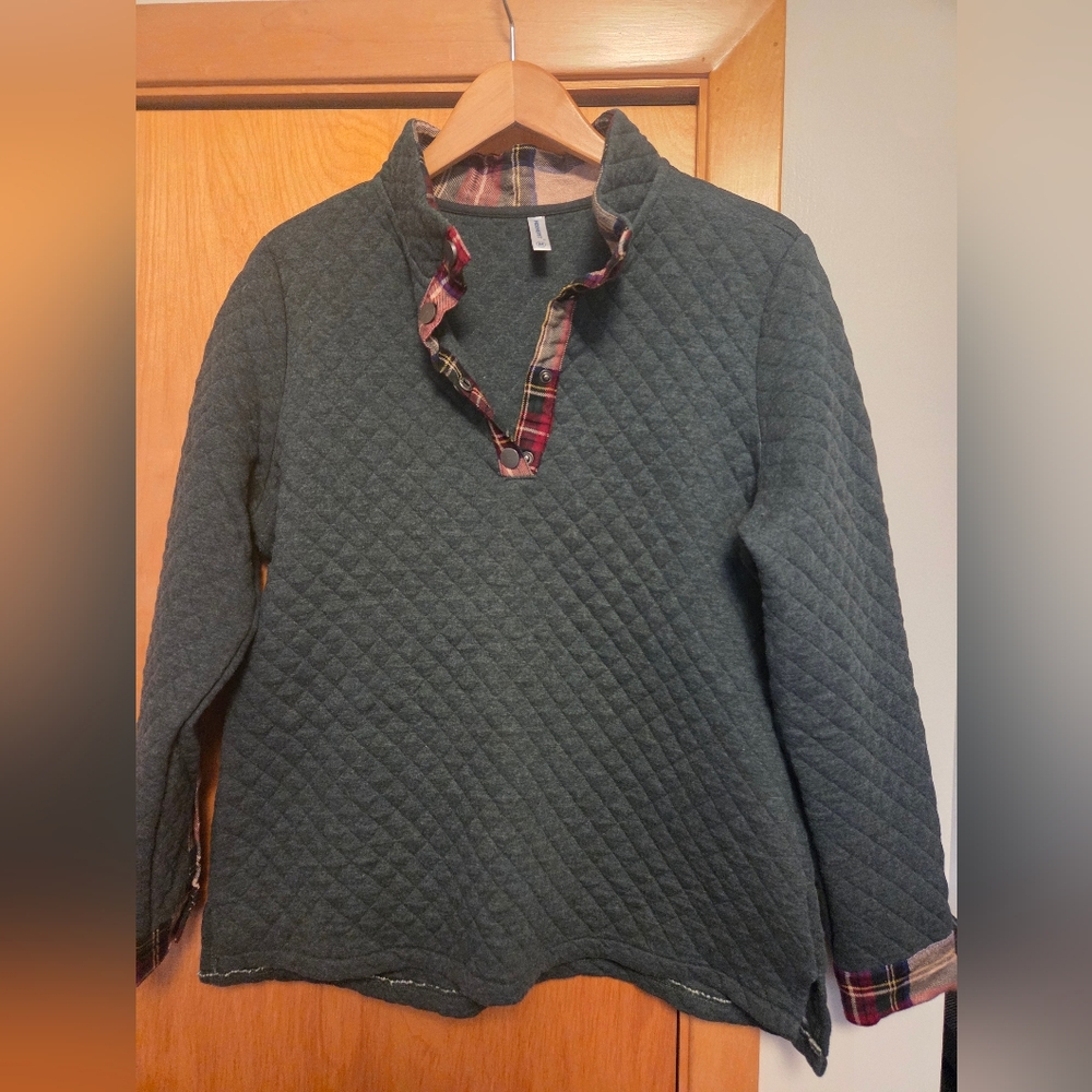 Quilted Green Pullover with Plaid Accents